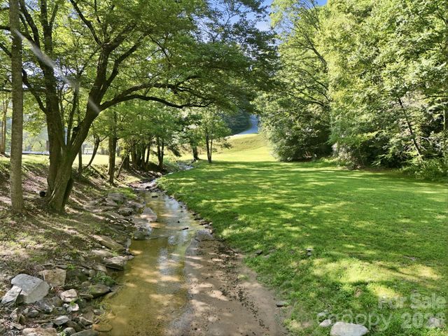 17 Sunny Morning Court, Hendersonville, NC 28792