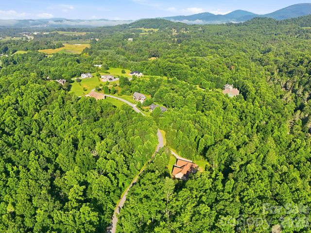 17 Sunny Morning Court, Hendersonville, NC 28792