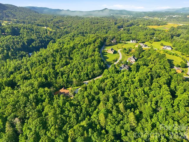 17 Sunny Morning Court, Hendersonville, NC 28792
