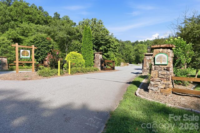 17 Sunny Morning Court, Hendersonville, NC 28792