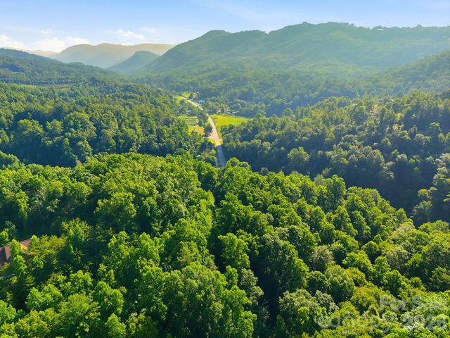 17 Sunny Morning Court, Hendersonville, NC 28792