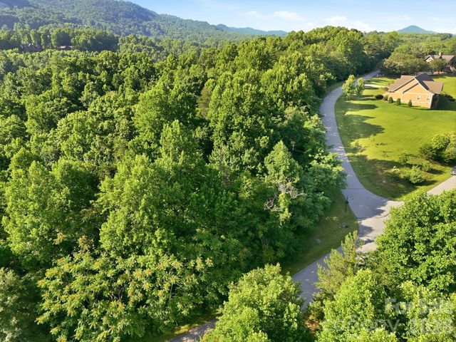 17 Sunny Morning Court, Hendersonville, NC 28792