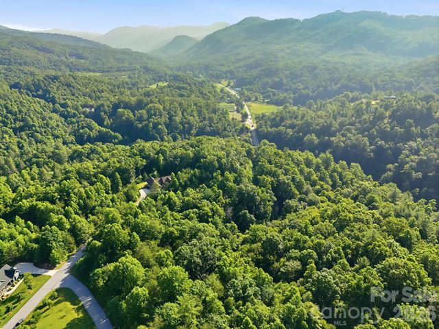 17 Sunny Morning Court, Hendersonville, NC 28792