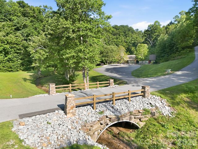 17 Sunny Morning Court, Hendersonville, NC 28792