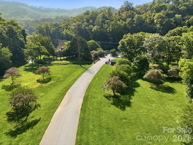 17 Sunny Morning Court, Hendersonville, NC 28792