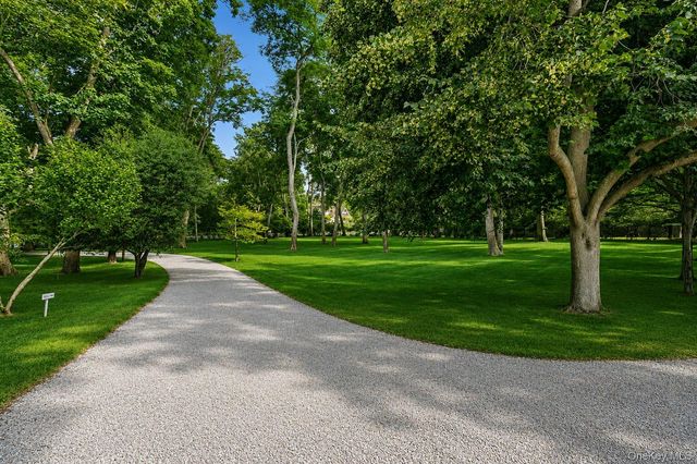 17 Baiting Hollow Road, East Hampton, NY 11937