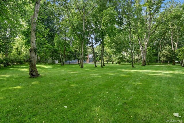17 Baiting Hollow Road, East Hampton, NY 11937