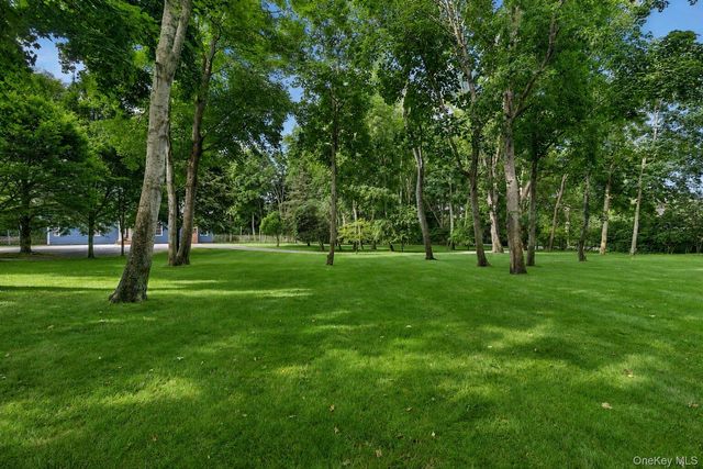 17 Baiting Hollow Road, East Hampton, NY 11937