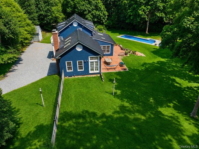 17 Baiting Hollow Road, East Hampton, NY 11937