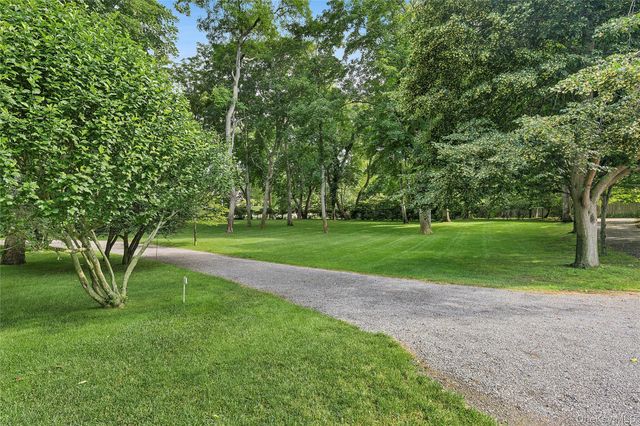 17 Baiting Hollow Road, East Hampton, NY 11937