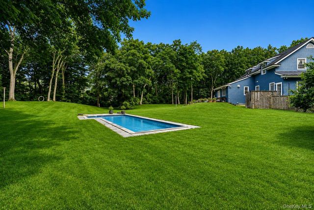 17 Baiting Hollow Road, East Hampton, NY 11937