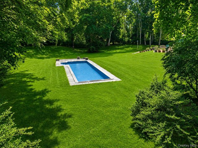 17 Baiting Hollow Road, East Hampton, NY 11937
