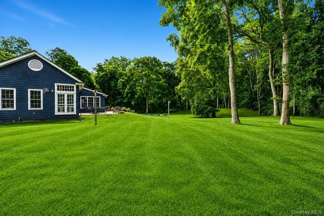 17 Baiting Hollow Road, East Hampton, NY 11937