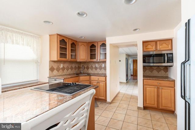 1058 HUNTINGDON PIKE, Huntingdon Valley, PA 19006