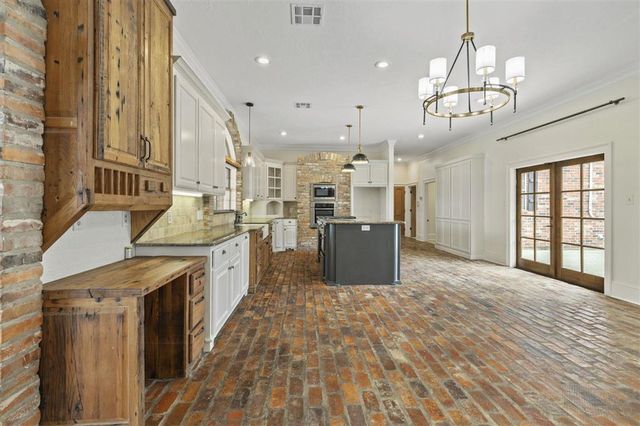 4329 Edgewater Drive, Lake Charles, LA 70605