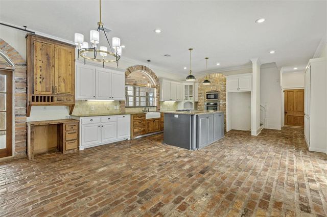 4329 Edgewater Drive, Lake Charles, LA 70605