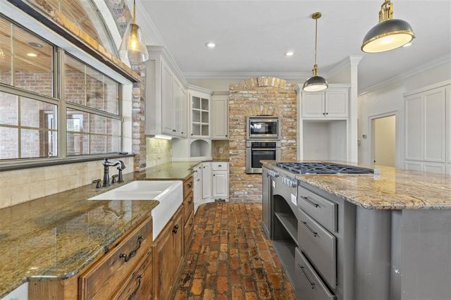 4329 Edgewater Drive, Lake Charles, LA 70605