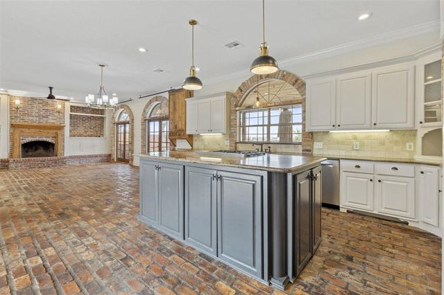 4329 Edgewater Drive, Lake Charles, LA 70605