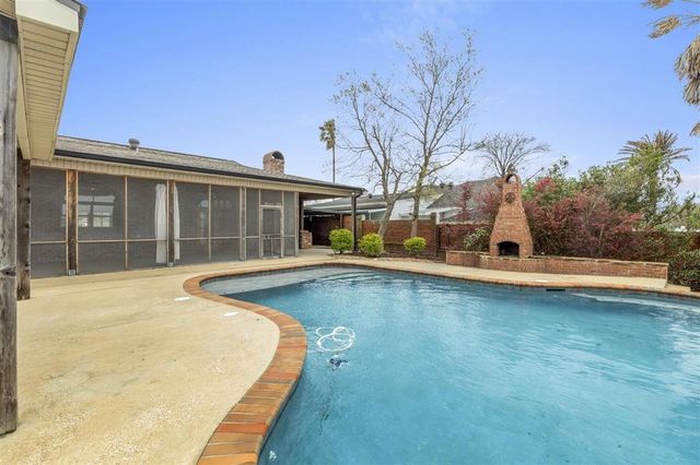 4329 Edgewater Drive, Lake Charles, LA 70605