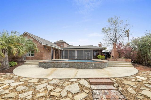 4329 Edgewater Drive, Lake Charles, LA 70605