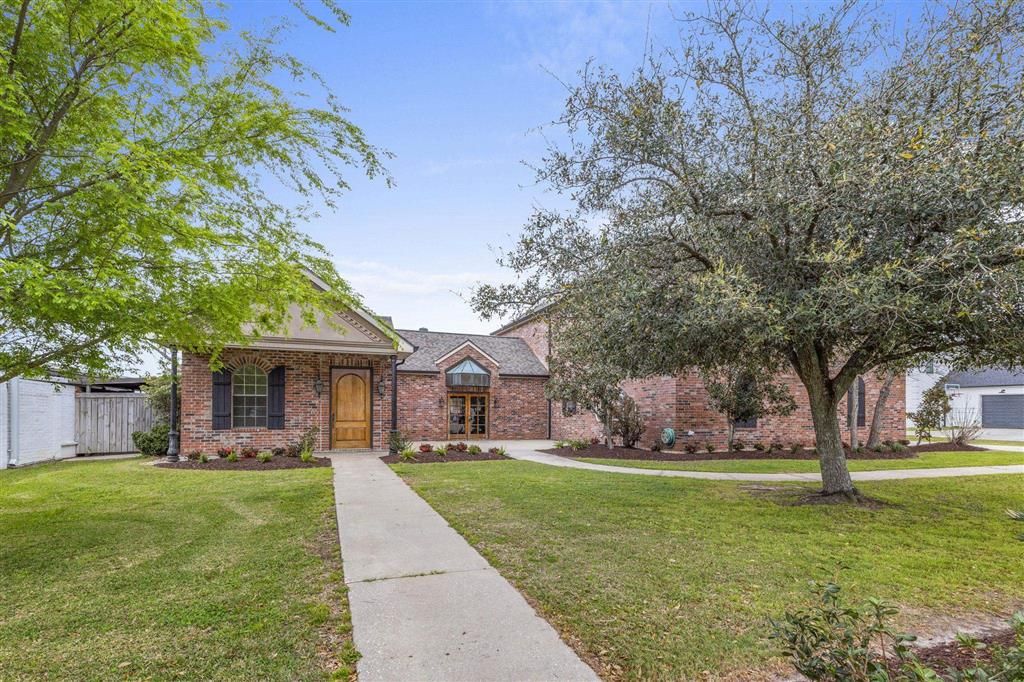 4329 Edgewater Drive, Lake Charles, LA 70605