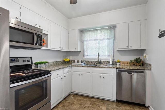 21 Harwood AVE, Hampton, VA 23664