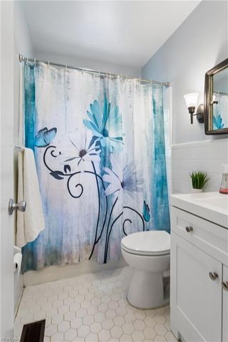 21 Harwood AVE, Hampton, VA 23664