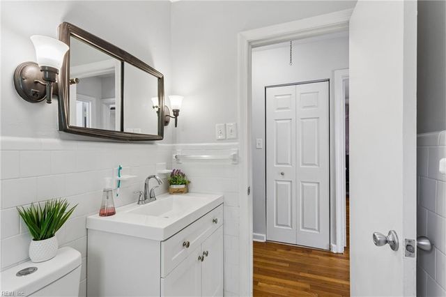 21 Harwood AVE, Hampton, VA 23664