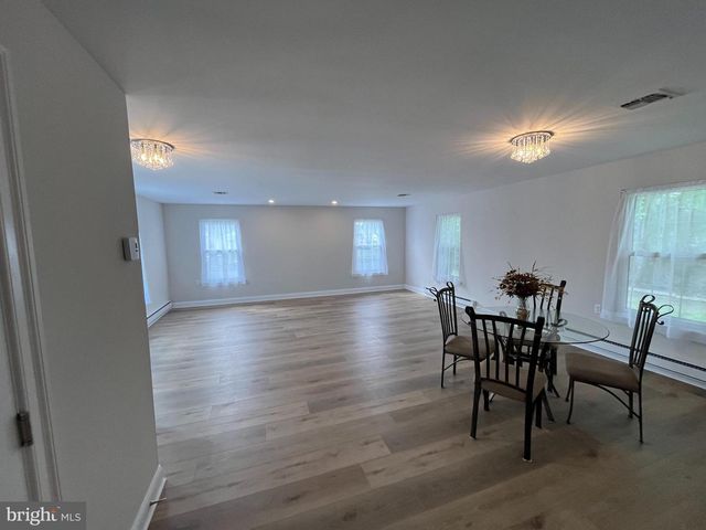 190 DORCHESTER DR, Southampton, NJ 08088
