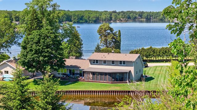 5775 Browns Lake Road, Jackson, MI 49203