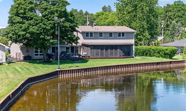 5775 Browns Lake Road, Jackson, MI 49203