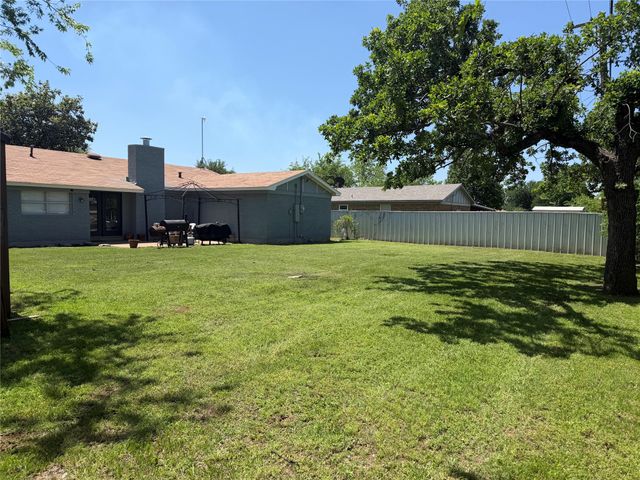 2809 N Murco Drive, Mineral Wells, TX 76067