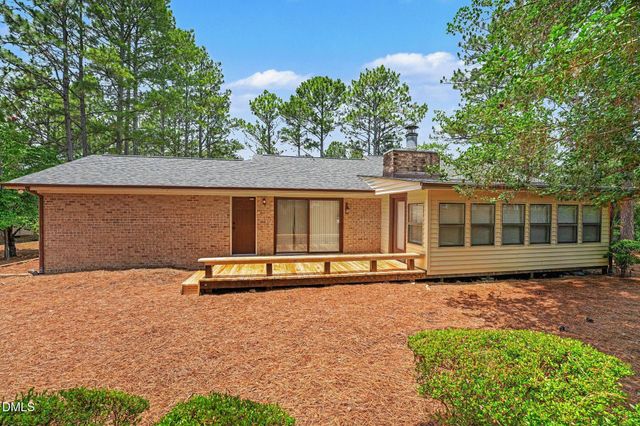 1555 Longleaf Drive E, Pinehurst, NC 28374