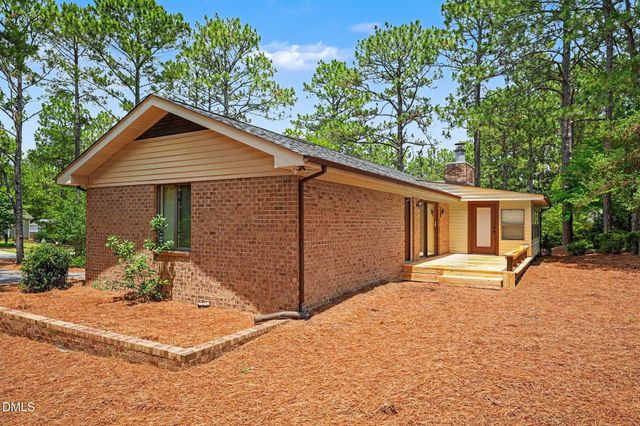 1555 Longleaf Drive E, Pinehurst, NC 28374