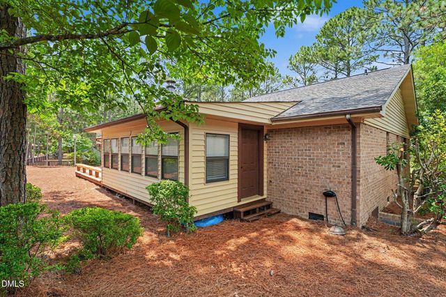 1555 Longleaf Drive E, Pinehurst, NC 28374