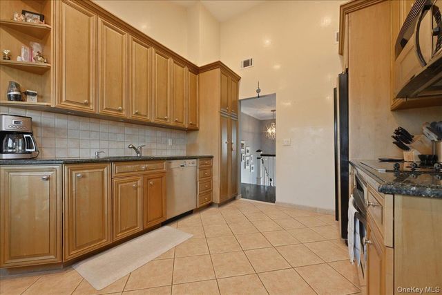 881 Buckley Place, Westbury, NY 11590