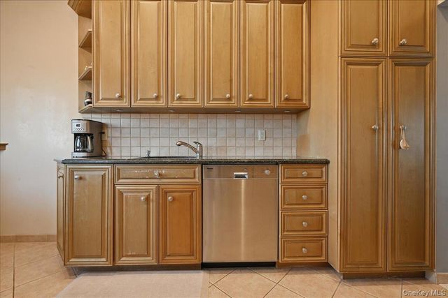 881 Buckley Place, Westbury, NY 11590