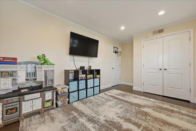 881 Buckley Place, Westbury, NY 11590