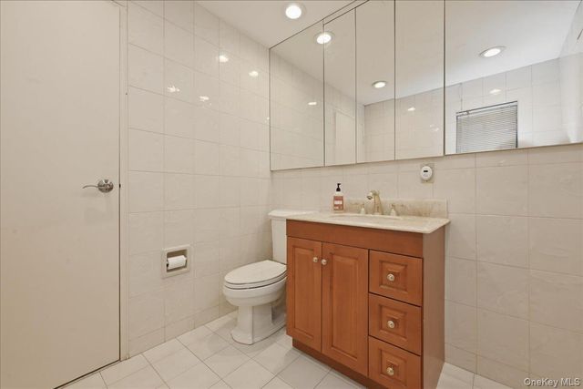 881 Buckley Place, Westbury, NY 11590