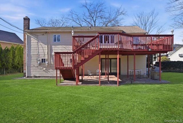 881 Buckley Place, Westbury, NY 11590