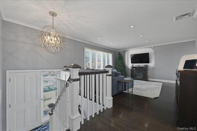 881 Buckley Place, Westbury, NY 11590