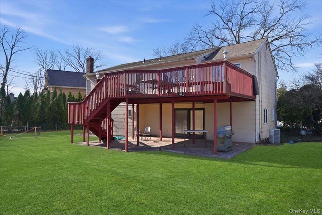 881 Buckley Place, Westbury, NY 11590