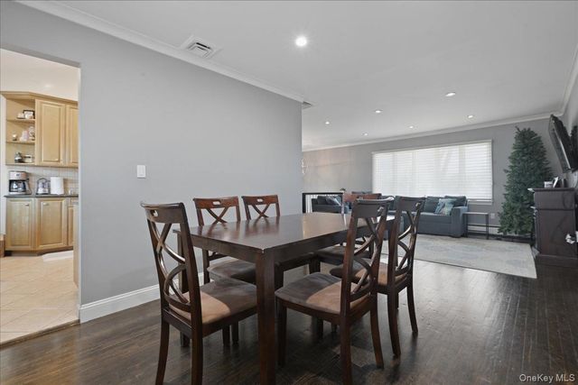 881 Buckley Place, Westbury, NY 11590