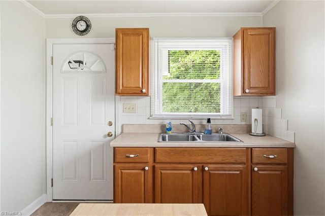 544 Edgewood Street, Kernersville, NC 27284