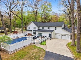 385 Marquette Avenue, Park Twp, MI 49424