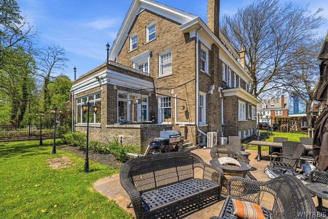 1 Hillcrest Street, Niagara Falls, NY 14303