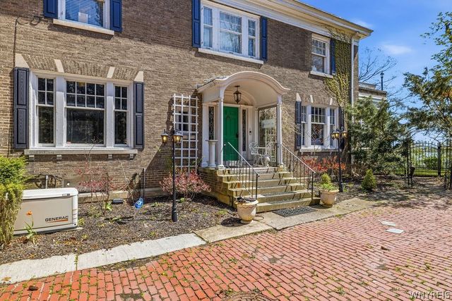 1 Hillcrest Street, Niagara Falls, NY 14303