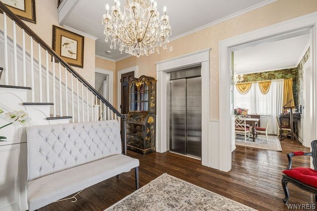 1 Hillcrest Street, Niagara Falls, NY 14303