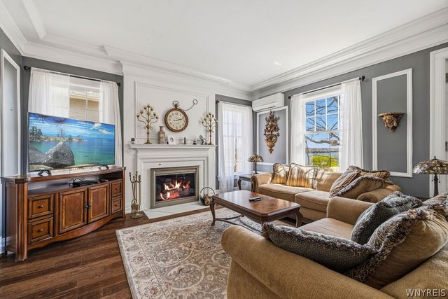 1 Hillcrest Street, Niagara Falls, NY 14303