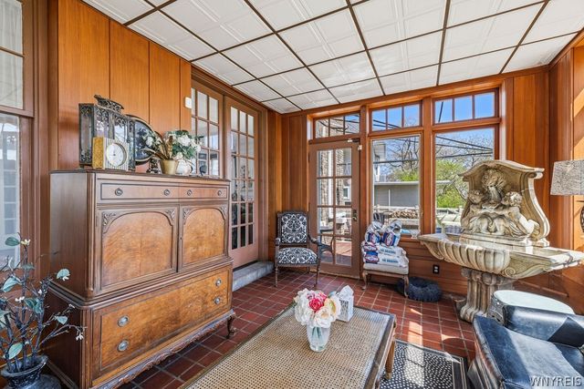 1 Hillcrest Street, Niagara Falls, NY 14303